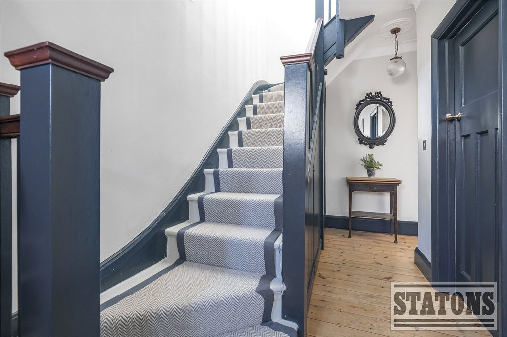 Property photo 2 of 18 Picture No. 10