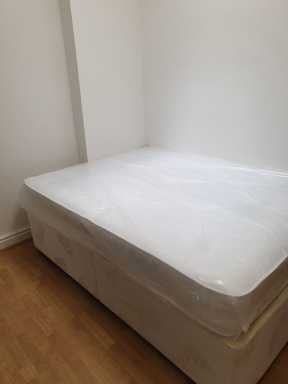 Property photo 3 of 15 A Cozy Double Bedroom Featuring A Brand New Mattre...