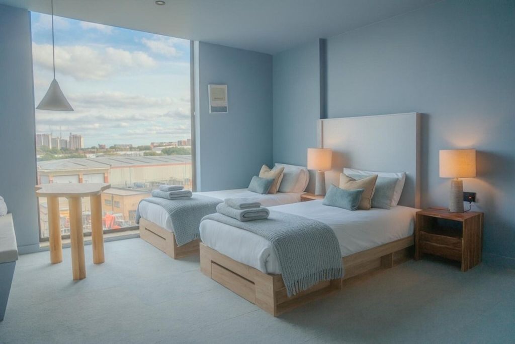 Property photo 1 of 10 Bedroom