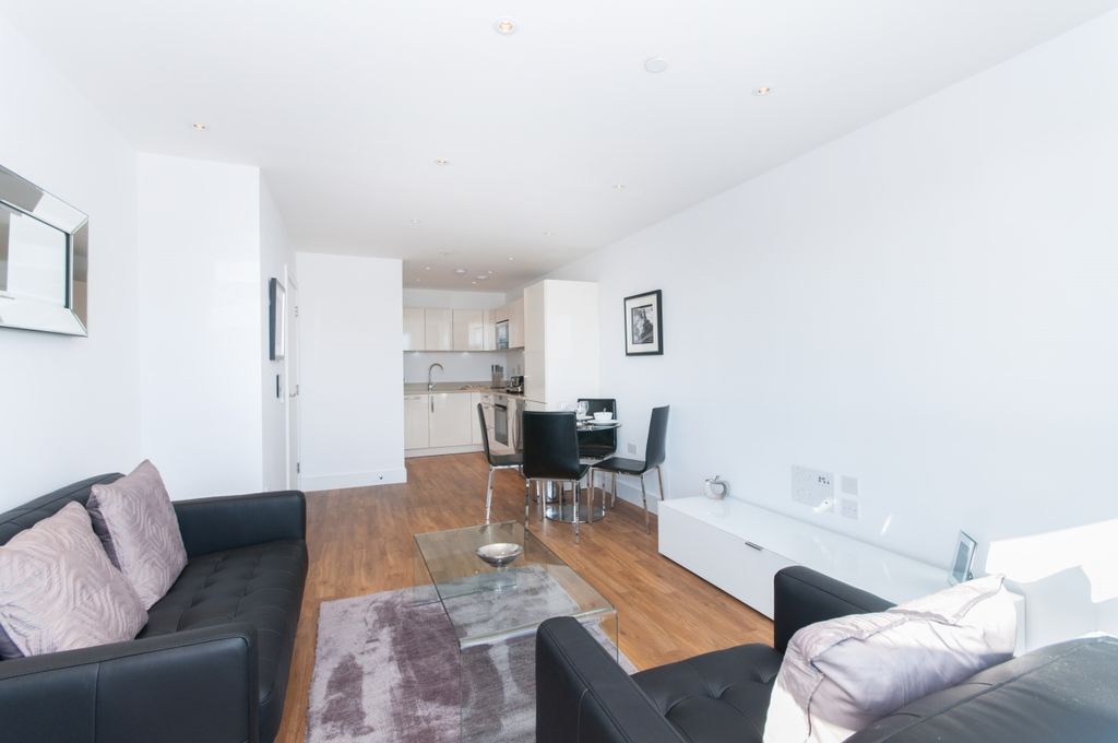 Property photo 3 of 9 Living Area