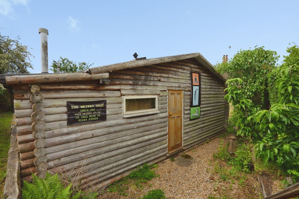 Property photo 3 of 20 Pbox-Img.Jpg