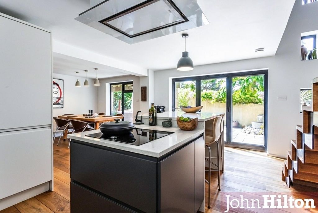 Property photo 3 of 42 Wanderdown Road-101.Jpg