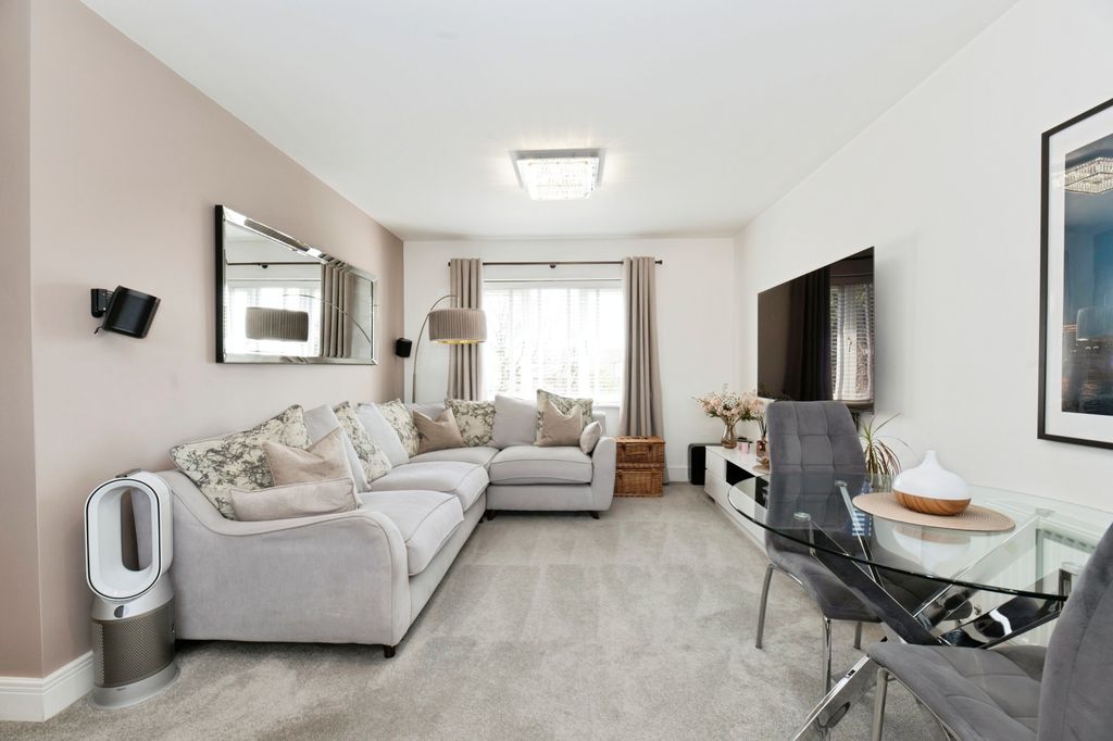 Property photo 2 of 20 Open Plan Living