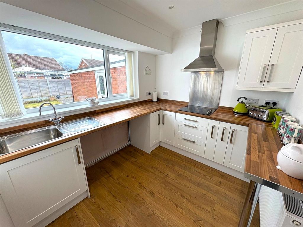 Property photo 2 of 16 Kitchen