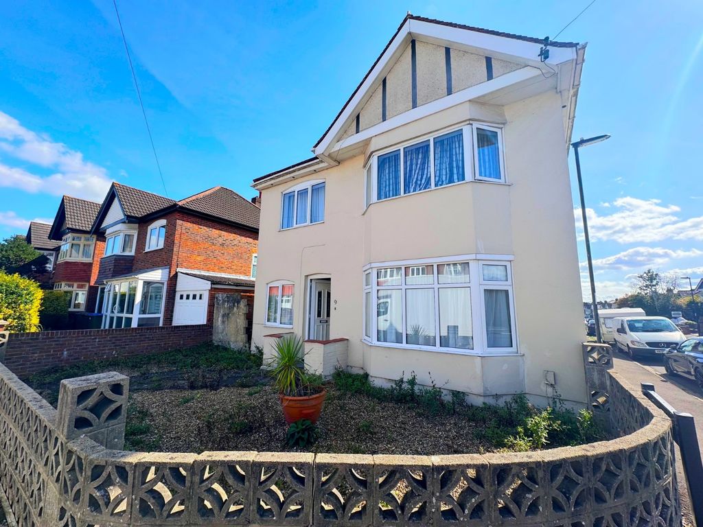 Property photo 1 of 9 Picture No. 05