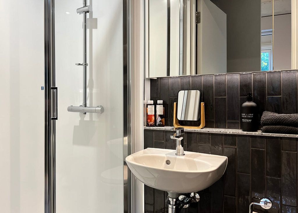 Property photo 2 of 17 Bathroom