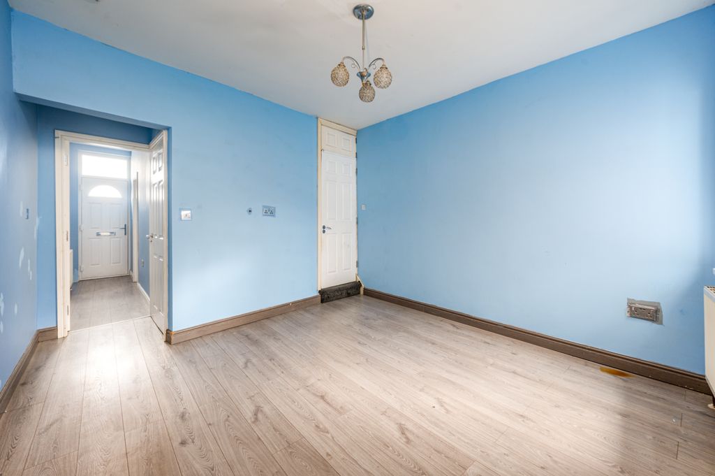 Property photo 3 of 28 07
