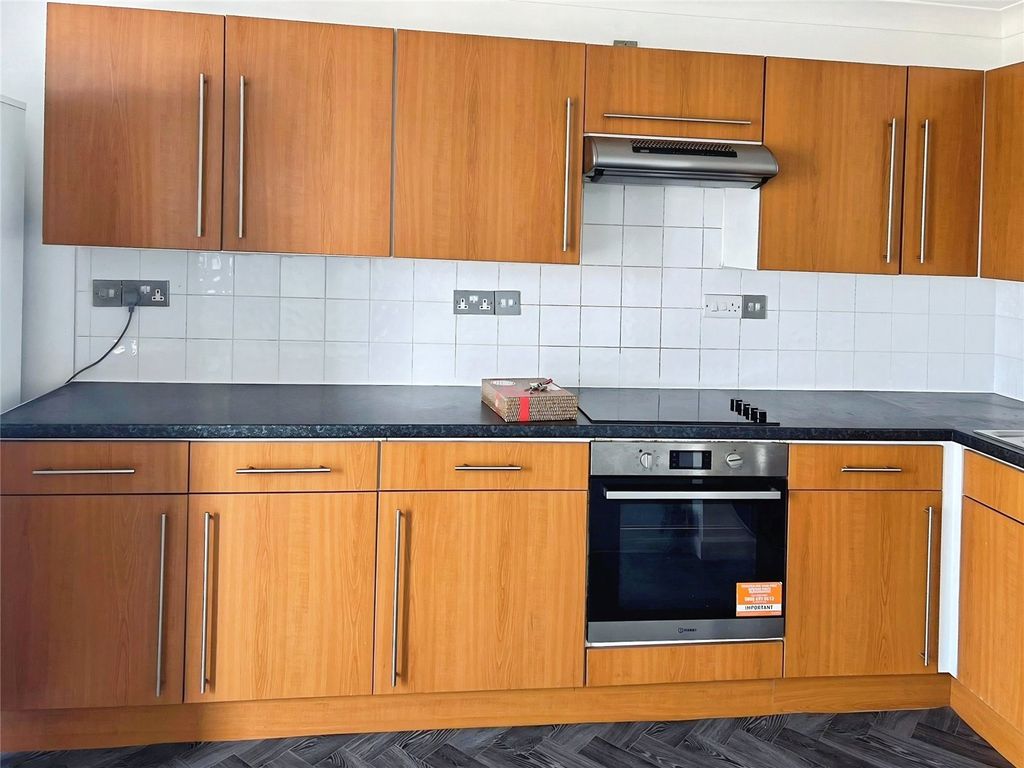 Property photo 2 of 7 Kitchen