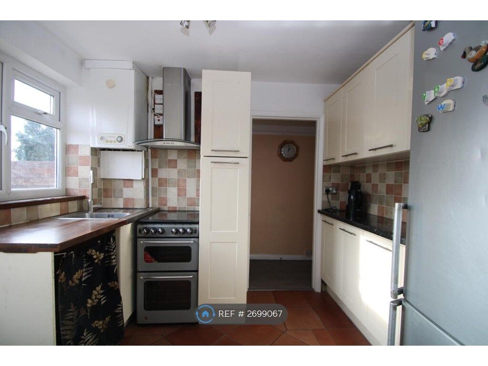 Property photo 2 of 9 Kitchen