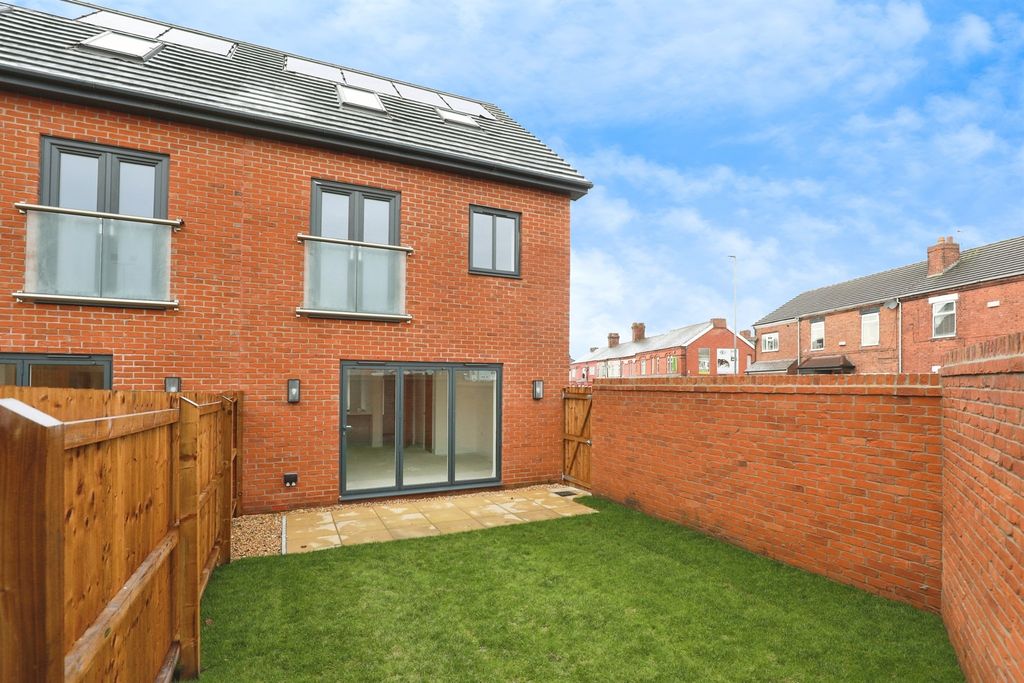 Property photo 2 of 20