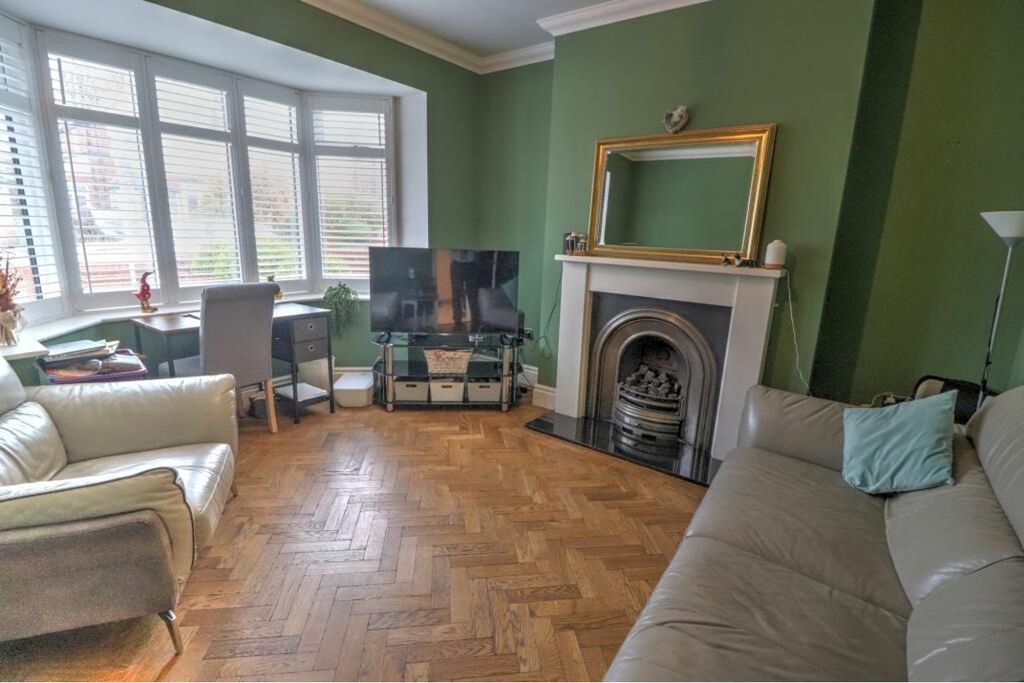 Property photo 2 of 33