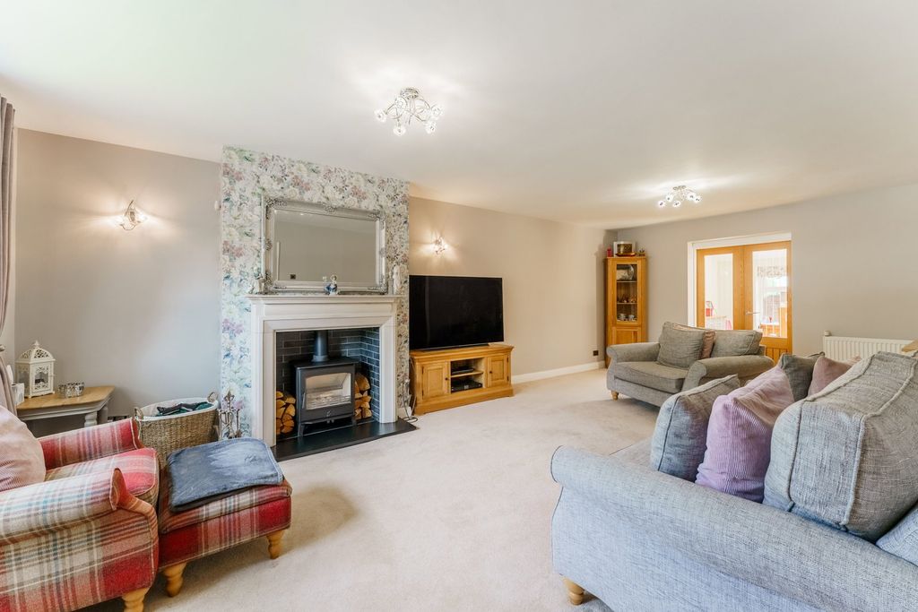 Property photo 2 of 34