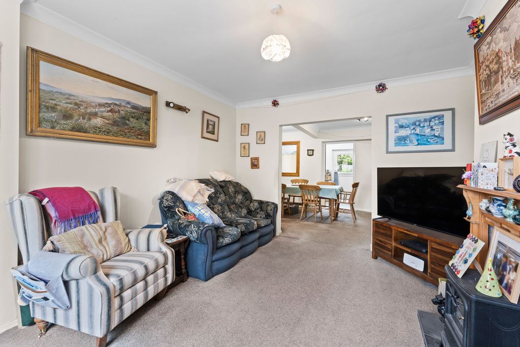 Property photo 3 of 25