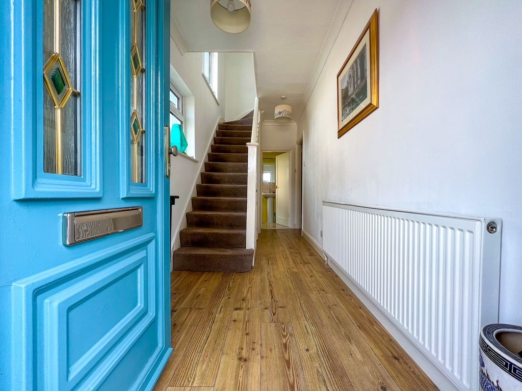 Property photo 2 of 25