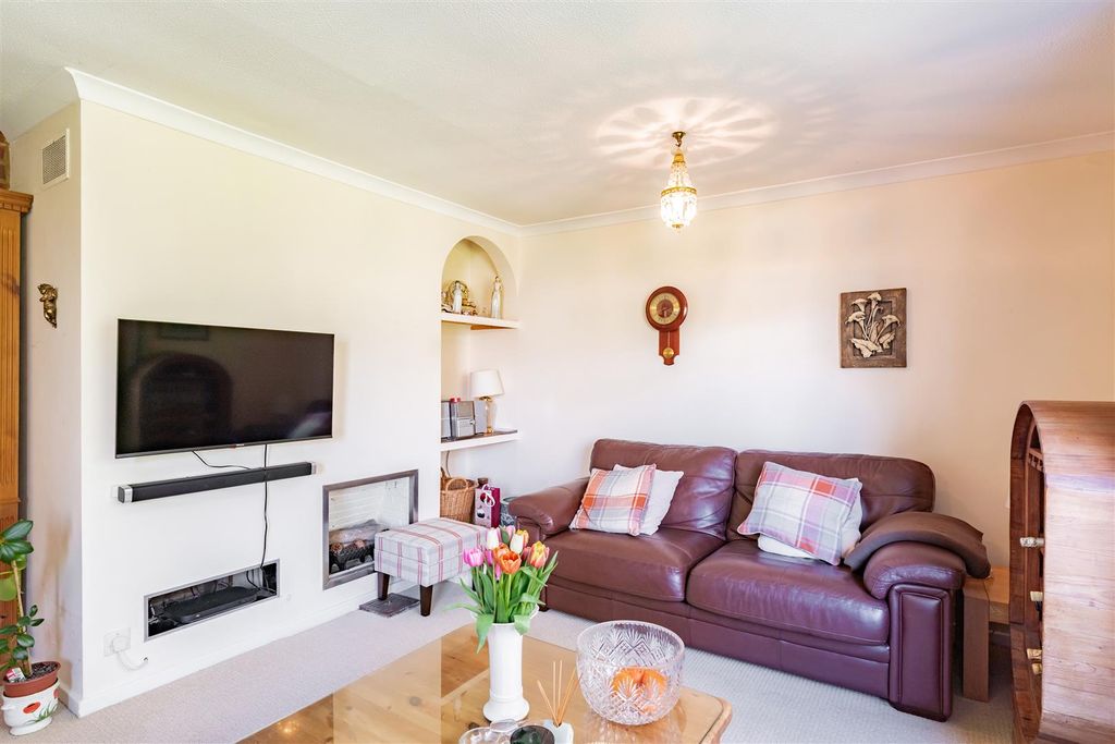 Property photo 3 of 16 30 Churchside-Hr8.Jpg