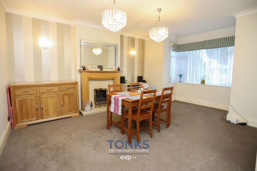 Property photo 2 of 28