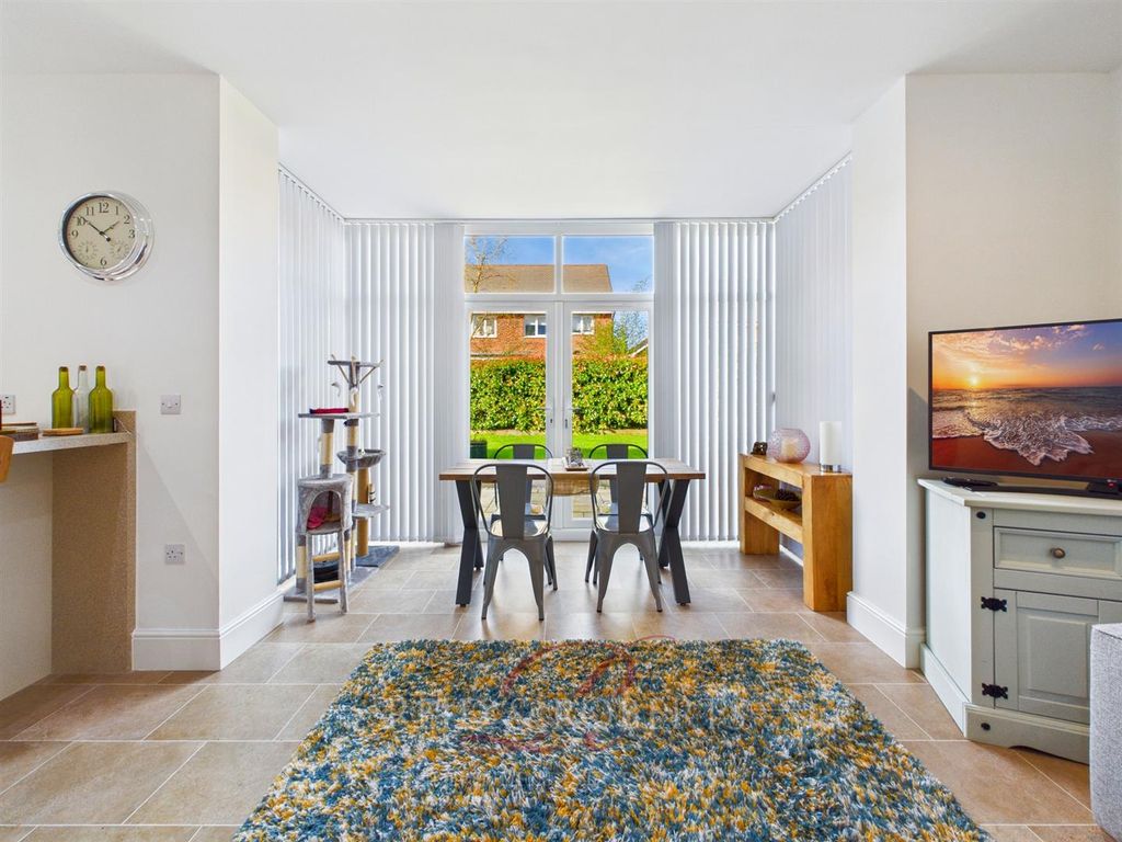 Property photo 3 of 33 Cam03999G0-Pr0214-Still014.Jpg