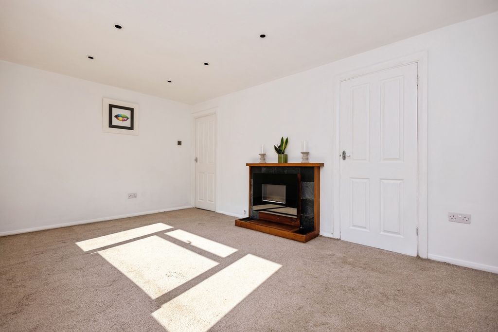 Property photo 2 of 17 Photo