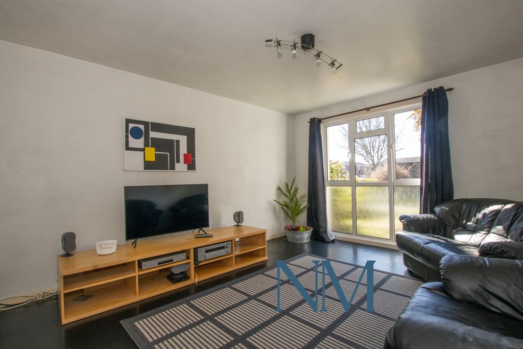 Property photo 3 of 12 Gallery