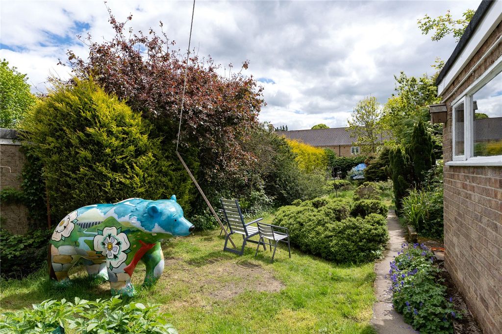 Property photo 3 of 14 Garden