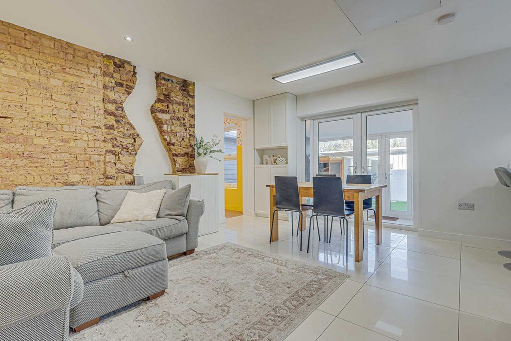 Property photo 3 of 29