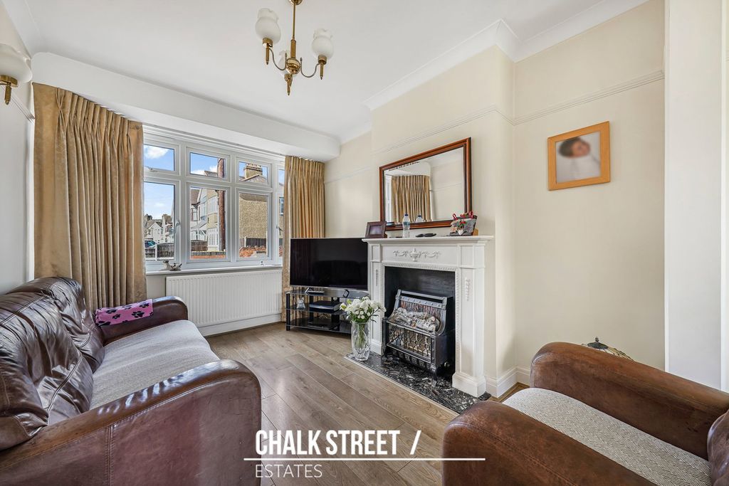 Property photo 3 of 23