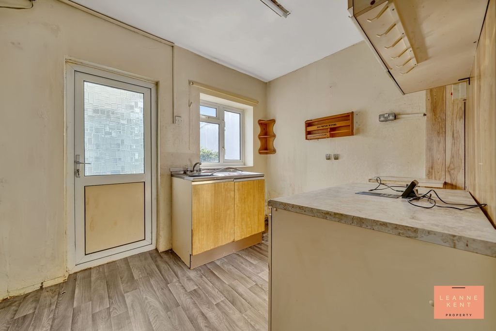 Property photo 3 of 25