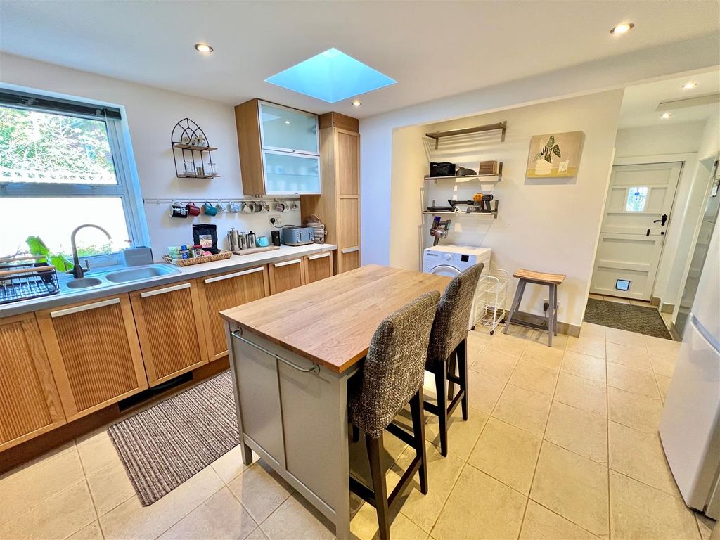 Property photo 3 of 21 Kitchen 2