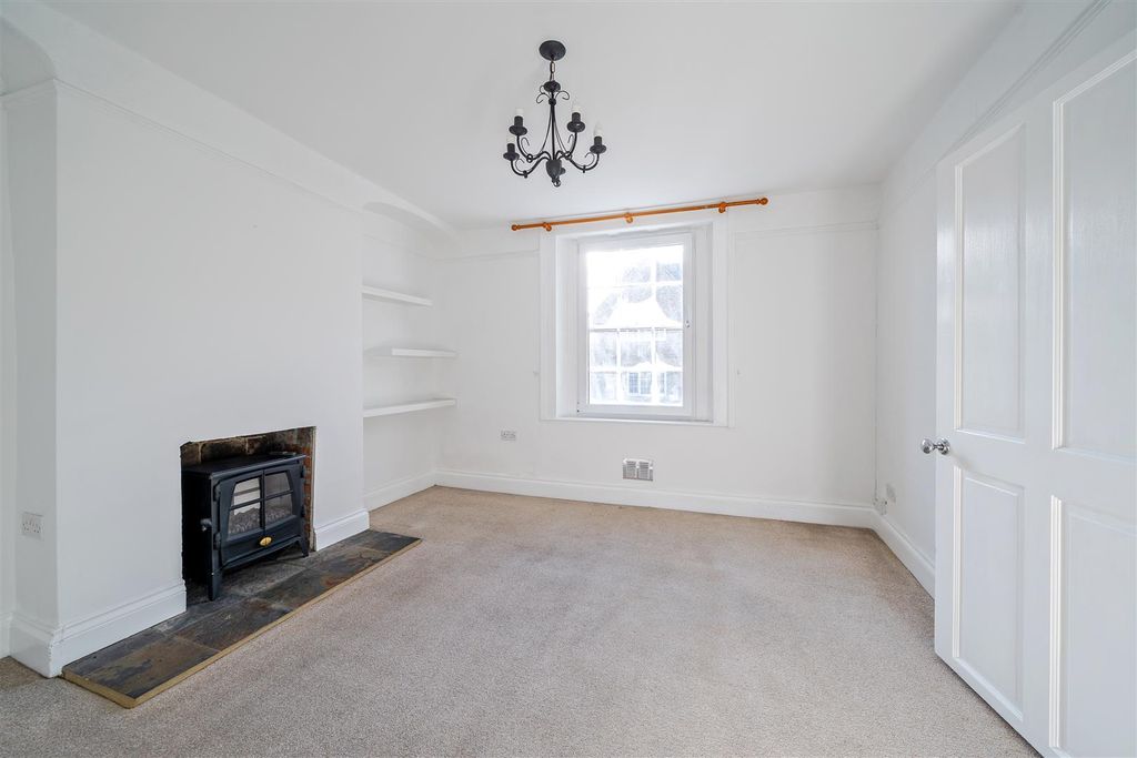 Property photo 3 of 16 Sitting Room