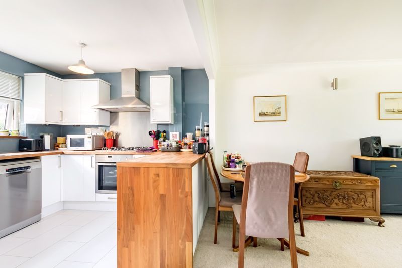 Property photo 3 of 12 Kitchen/Breakfast Area
