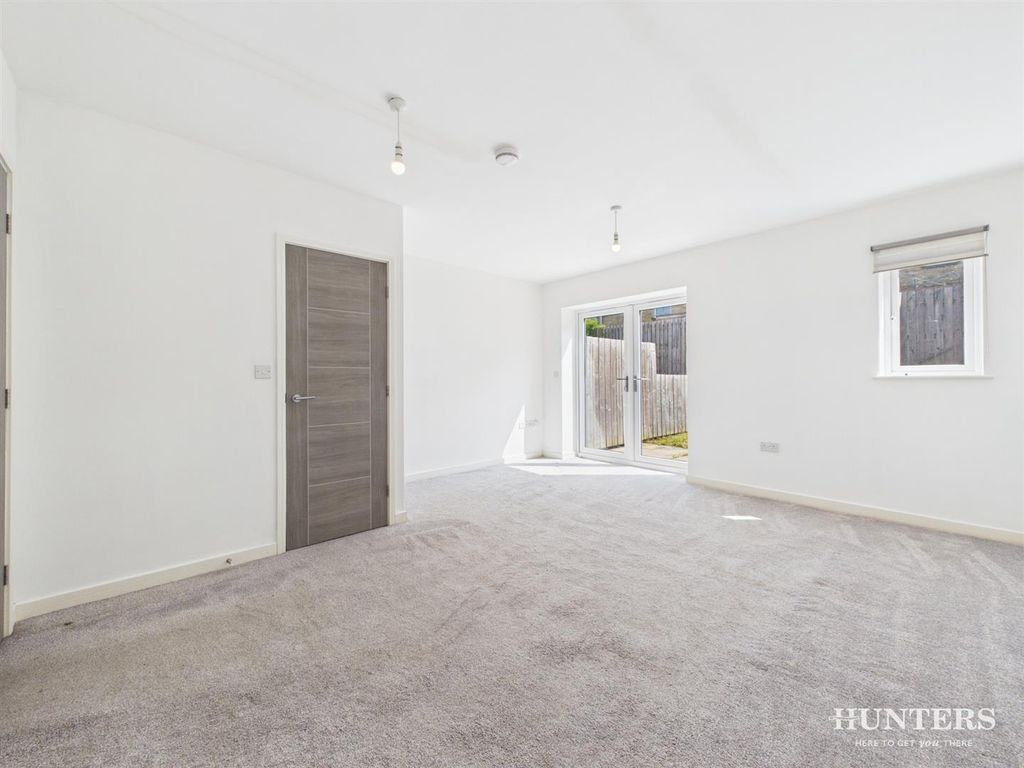 Property photo 2 of 18 Cam05287G0-Pr0224-Still005.Jpg