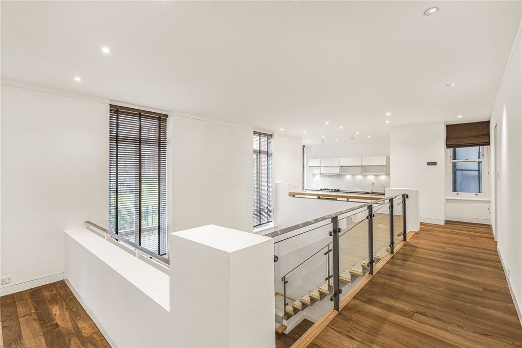 Property photo 3 of 16 Picture No. 02