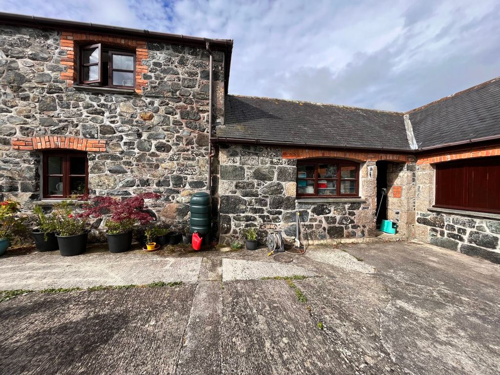 Property photo 2 of 50
