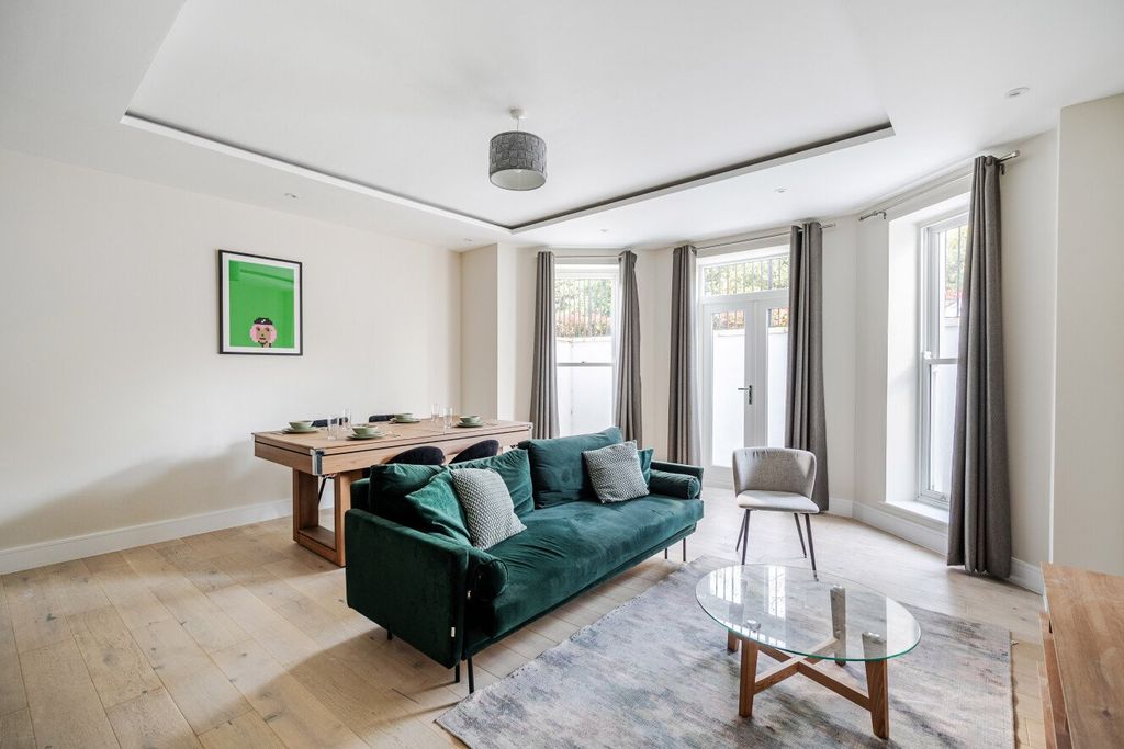 Property photo 2 of 11 Picture No. 18