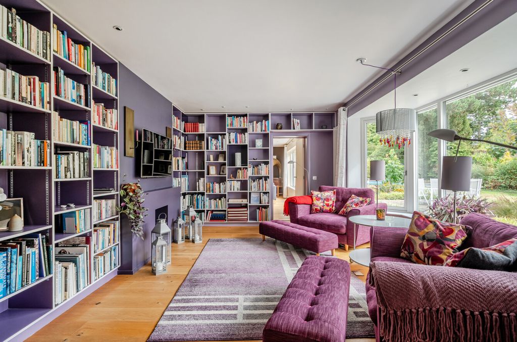 Property photo 3 of 62 Library