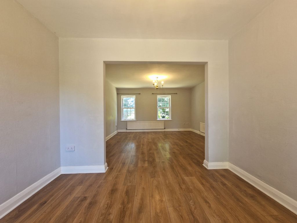 Property photo 3 of 12 Photo 10