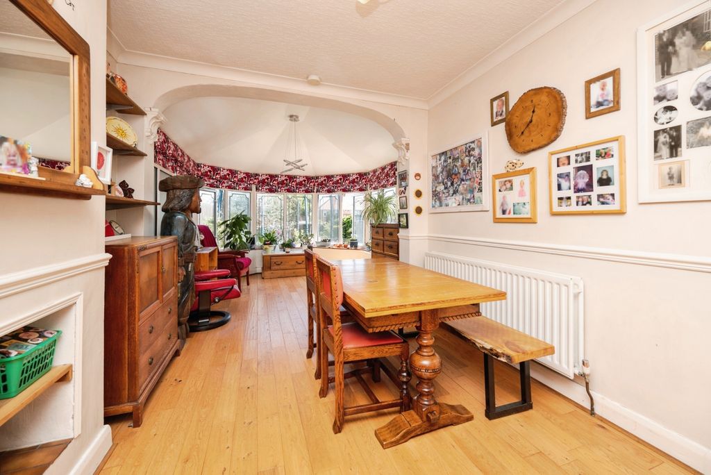 Property photo 3 of 20 Pbox-Img.Jpg