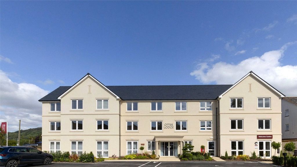 Additional image 2 of 2 bed flat for sale33 Otter Lodge, Silver Street, Honiton, Devon EX14