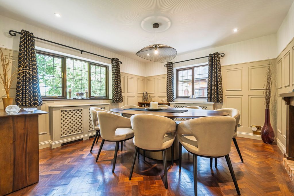 Property photo 3 of 27 Dining Room