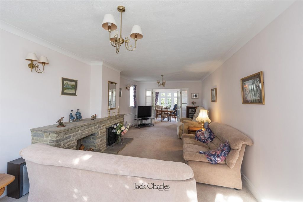 Property photo 3 of 16 11 Allington Drive, Tn10 4Hh 003.Jpg