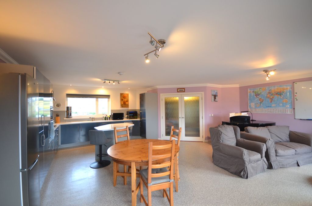 Property photo 3 of 43