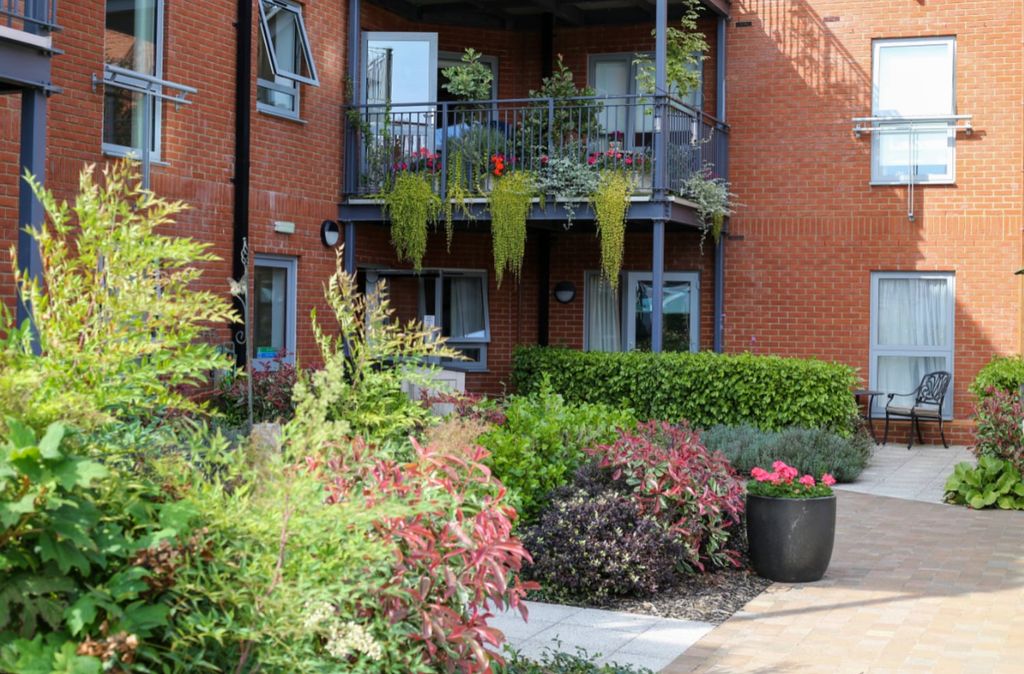 Property photo 2 of 13 Shared Gardens