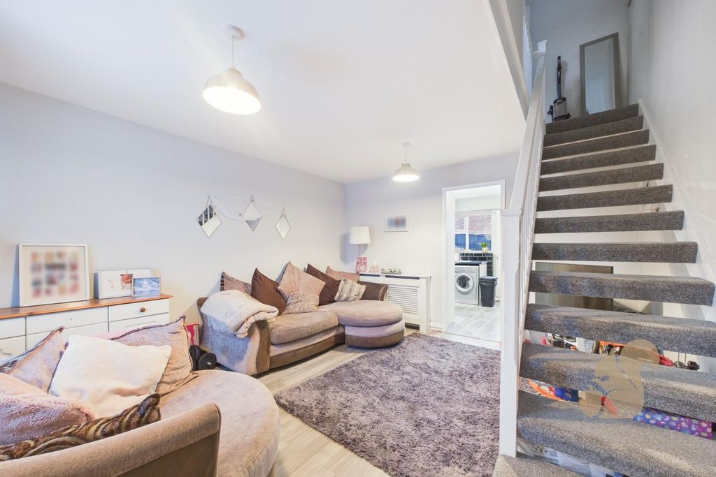 Property photo 2 of 12 Cam01659G0-Pr0616-Still004.Jpg