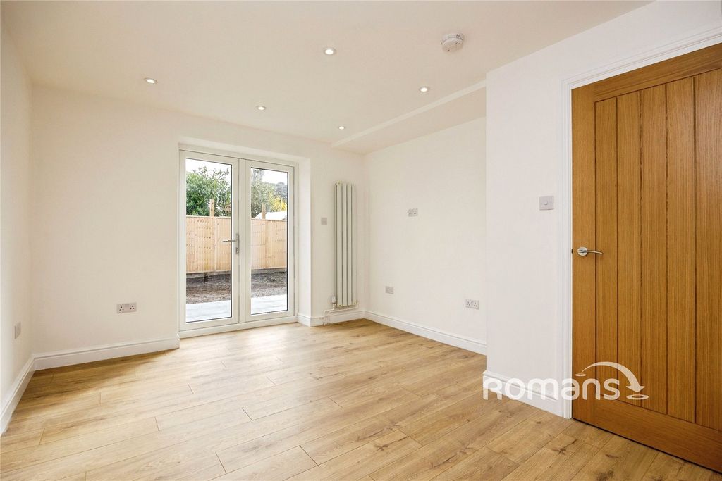 Property photo 2 of 9 Picture No. 18