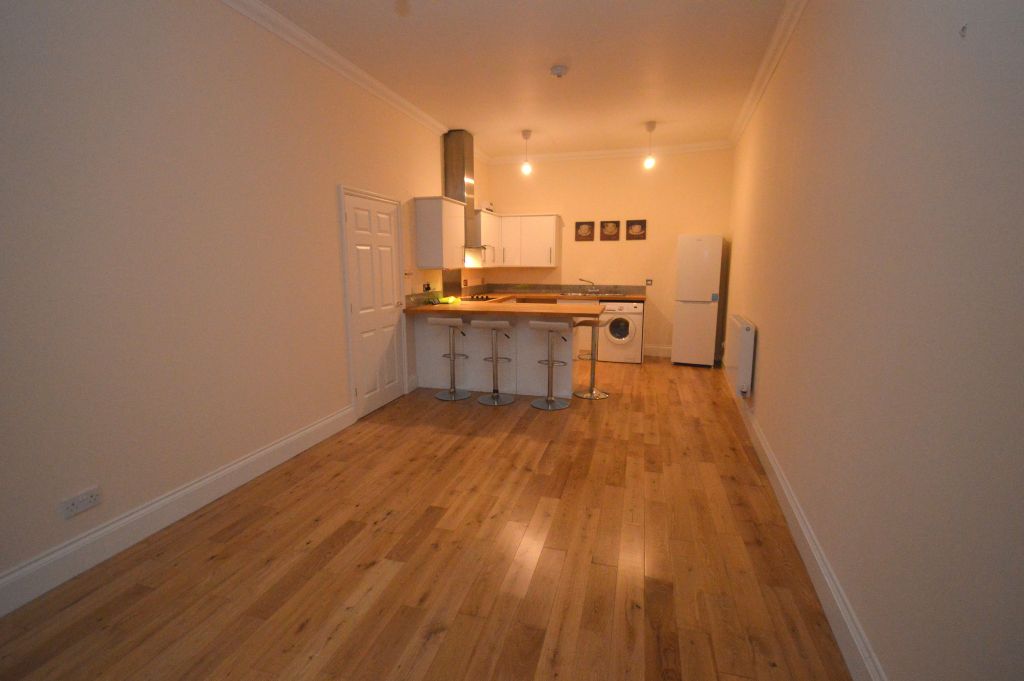 Property photo 2 of 7 4 Dymond House Loung