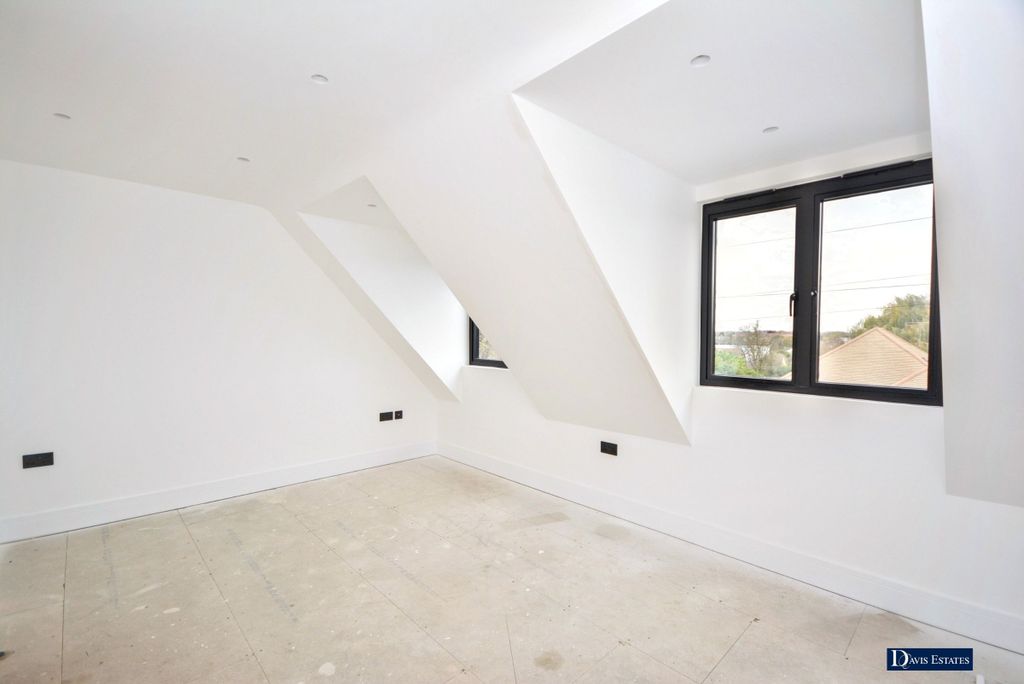 Property photo 2 of 28