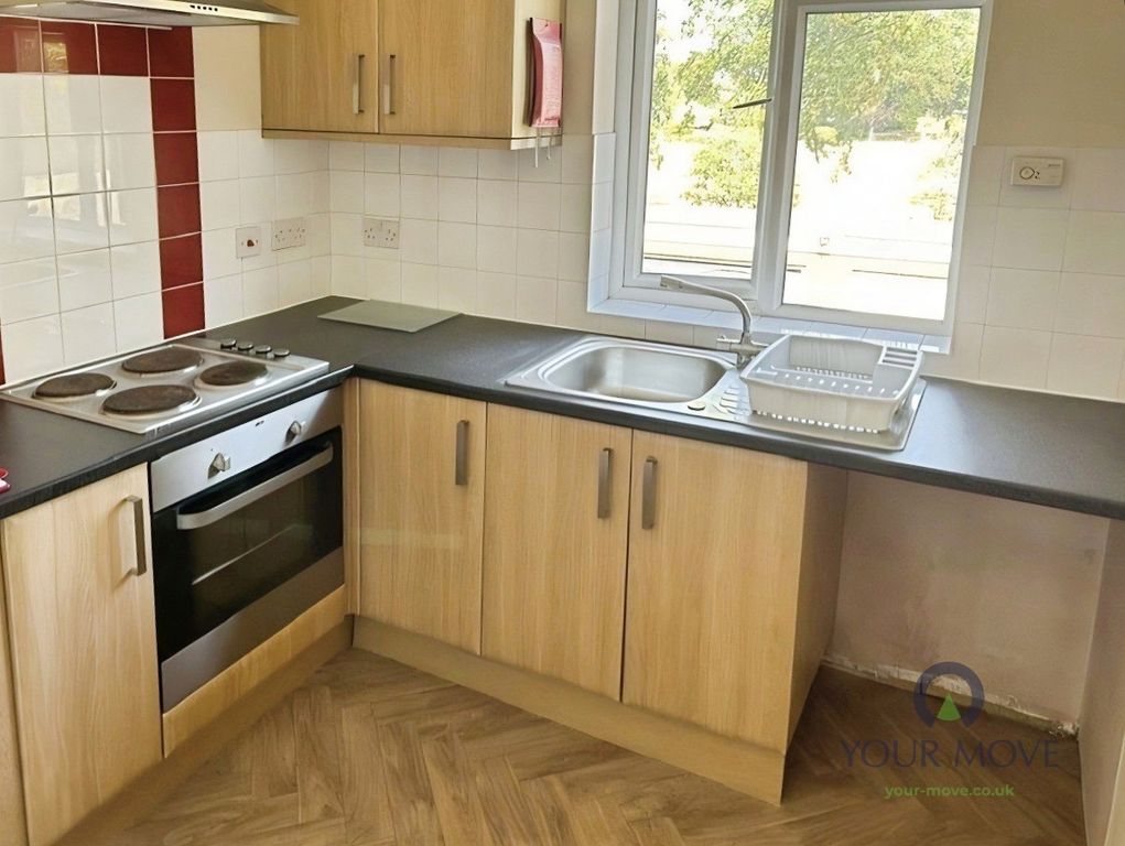 Property photo 2 of 6 Kitchen