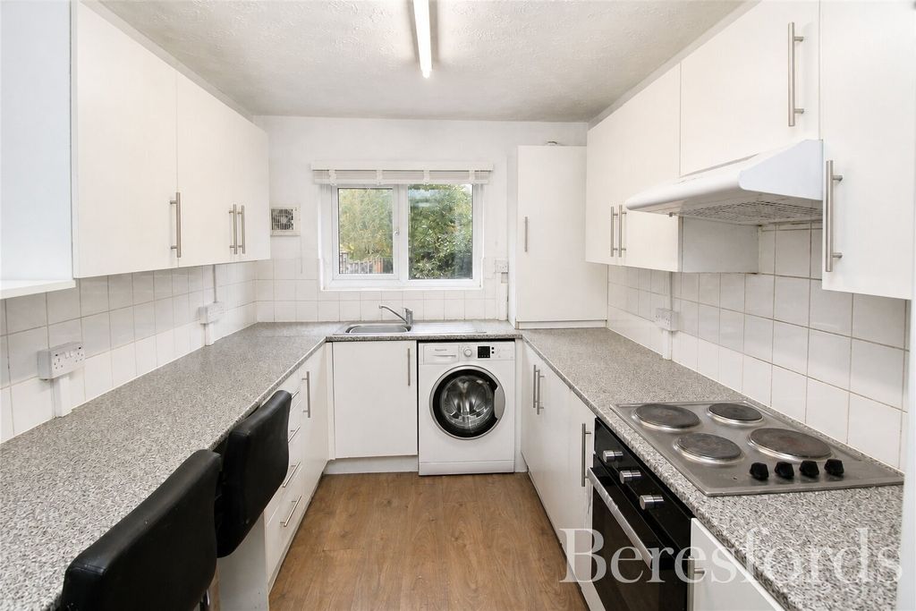 Property photo 3 of 7 Kitchen