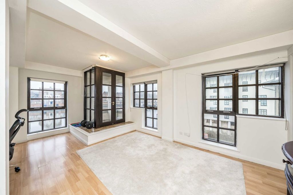 Property photo 2 of 6