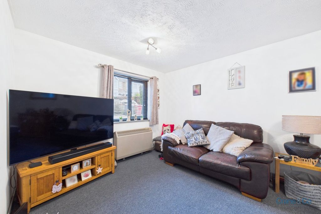 Additional image 4 of 2 bed flat for saleHailsham Road, Heathfield TN21